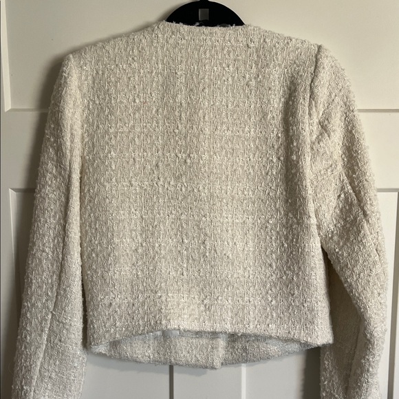 Elegant White Tweed Jacket - Picture 5 of 5
